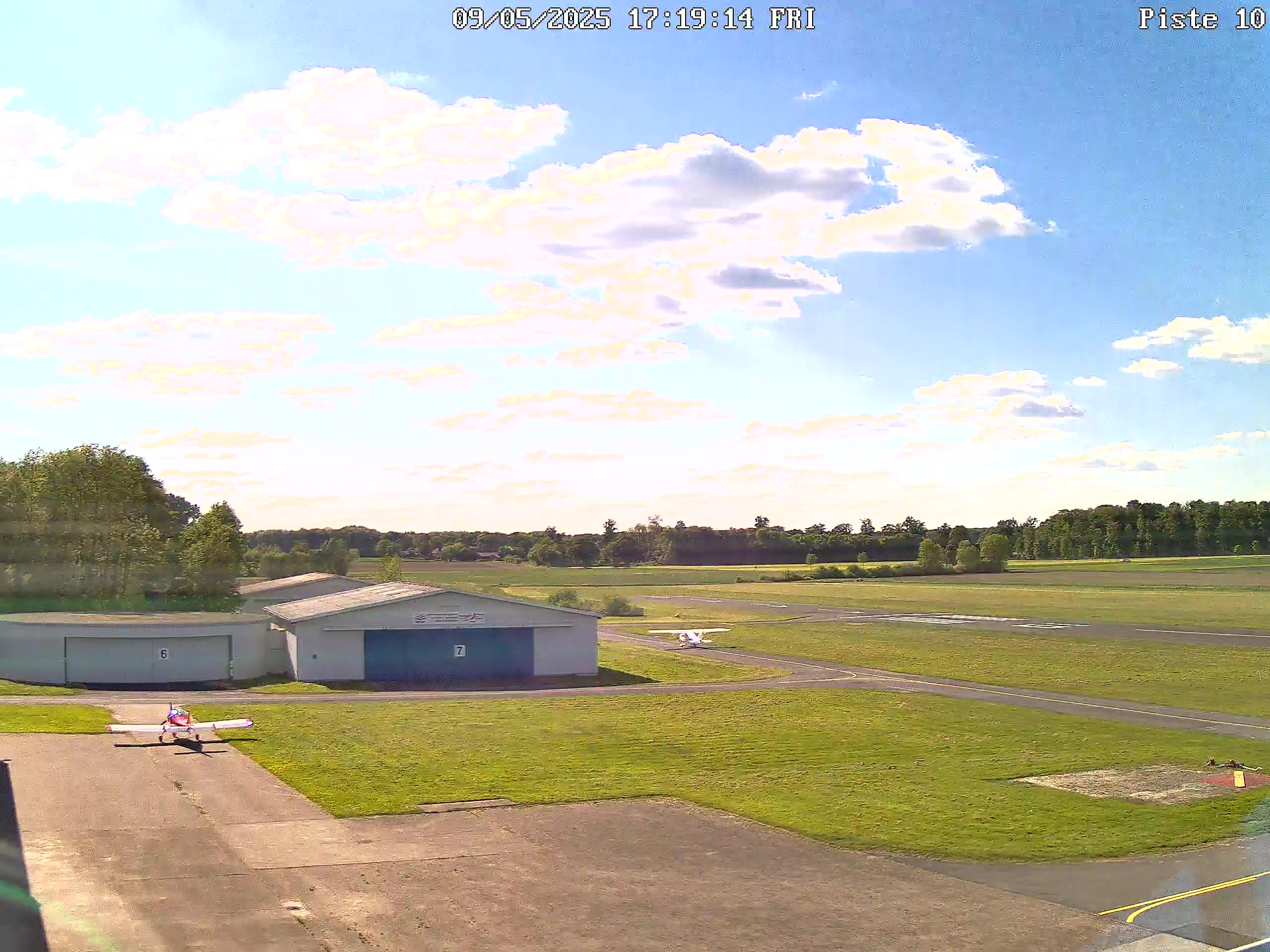 Webcam Bild mit Blick auf die Schwelle der Piste 10